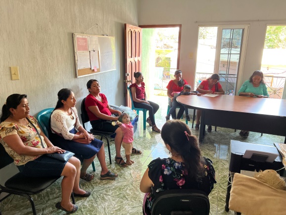 “Mujeres indígenas Ch´orti´ de la Región VIII de Jocotán (Guatemala) se empoderan para la gestión de los recursos comunitarios y la exigencia de su derechos a la alimentación y al agua”.